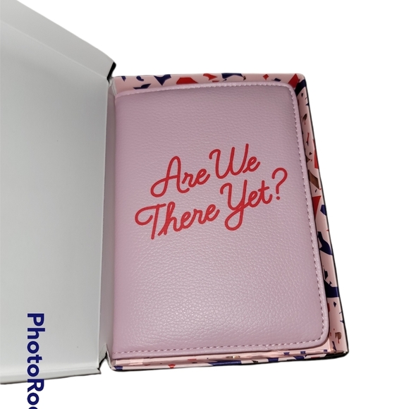 Yes Studio | Faux Leather Passport, Card, and Travel ID Holder Wallet - Picture 2 of 4